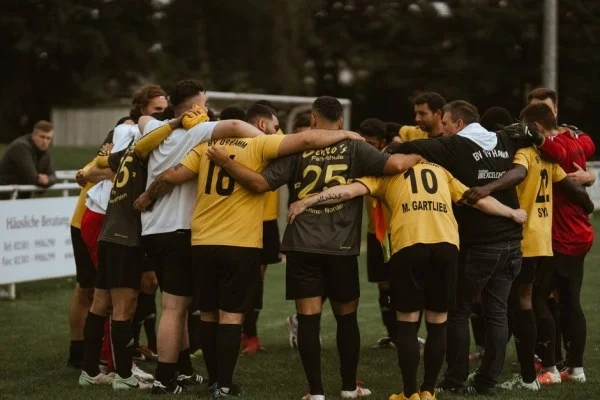 football team huddle
